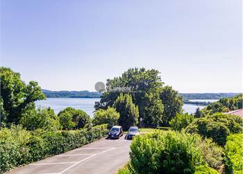 Spazioso appartamento vista lago con autorimessa