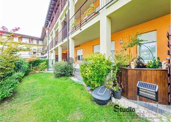 Grazioso bilocale con giardino e box