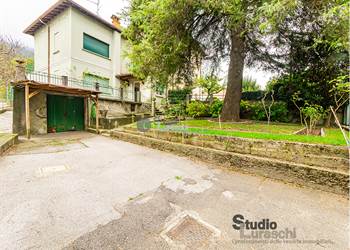 Casa semindipendente con area esterna di proprietà