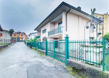 Casa singola con giardino