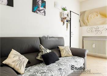 Spazioso bilocale con locale accessorio e terrazzo