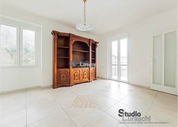 Trilocale ristrutturato con piacevole vista aperta