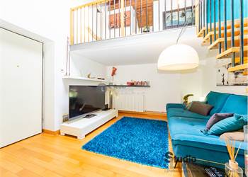 Elegante appartamento di charme su due livelli in contesto signorile immerso nel verde