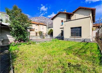 Casa indipendente con area esterna privata