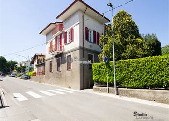 Casa indipendente con grande terrazzo